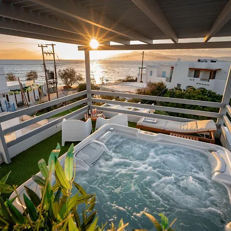 Апартаменты Yara 40m From The Jacuzzi & Rooftop