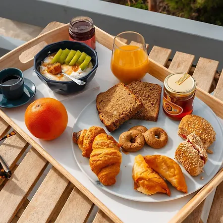 Апартаменты Yara 40m From The Jacuzzi & Rooftop *