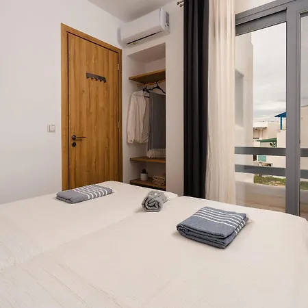 Yara 40m From The Jacuzzi & Rooftop Апартаменты Айя-Анна