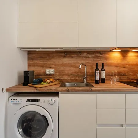 Yara 40m From The Jacuzzi & Rooftop Айя-Анна