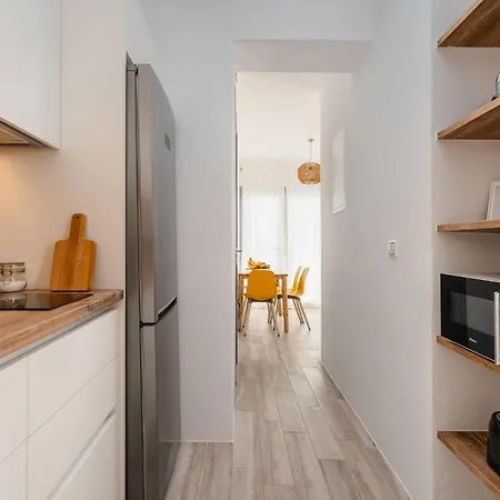 Yara 40m From The Jacuzzi & Rooftop Апартаменты Айя-Анна