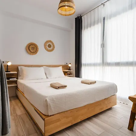 Апартаменты Yara 40m From The Jacuzzi & Rooftop Айя-Анна