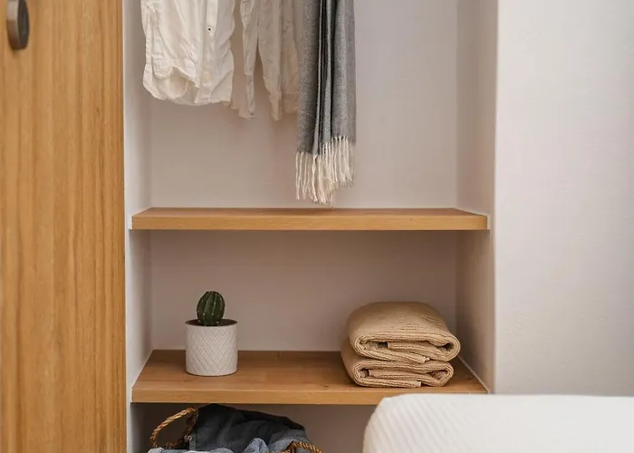 Lejlighed Yara 40m From The Jacuzzi & Rooftop