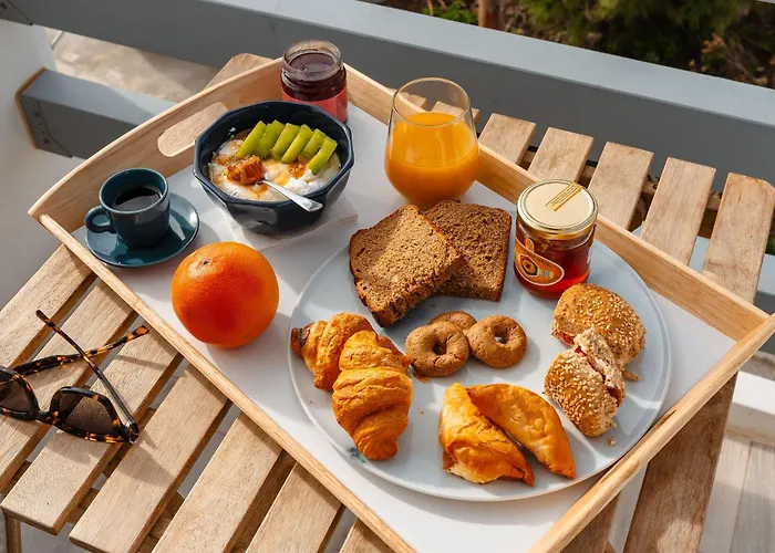 Апартаменты Yara 40m From The Jacuzzi & Rooftop *