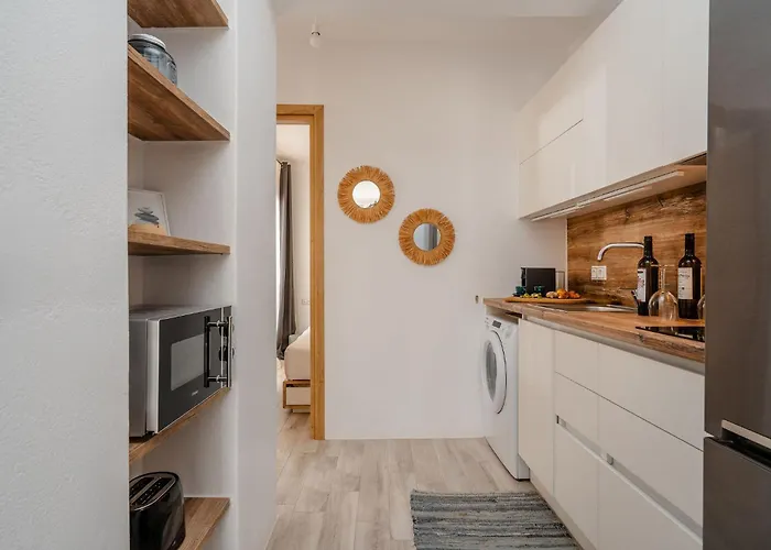 Yara 40m From The Jacuzzi & Rooftop