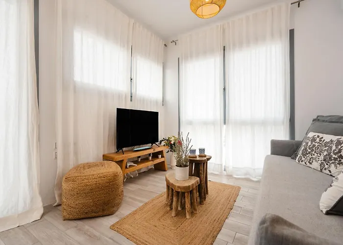 Yara 40m From The Jacuzzi & Rooftop * Айя-Анна